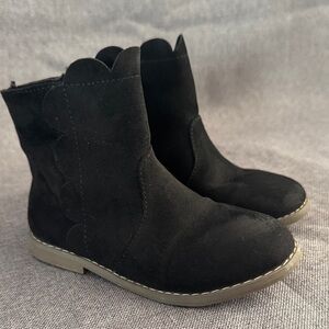 Baby GAP Black Scalloped Ankle Boots - size 9